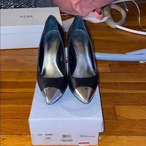 Style & Co Pointy Black/Metal Detail Pump Sz 8.5